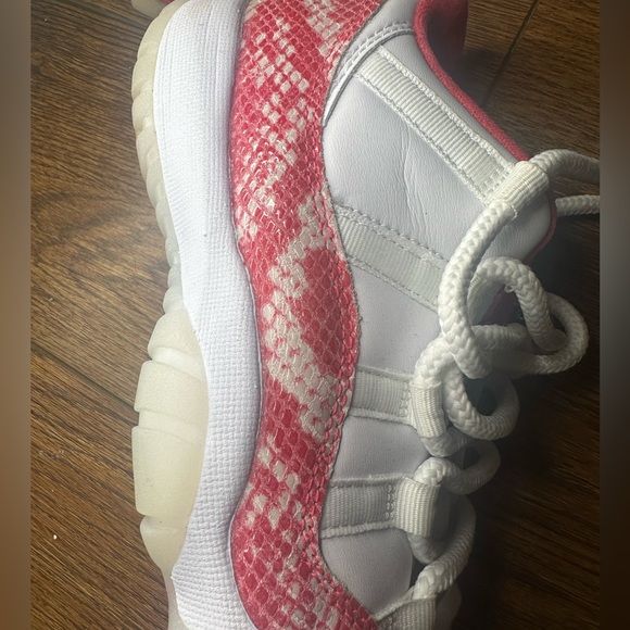 Jordan 11 Retro Low - Picture 1 of 10